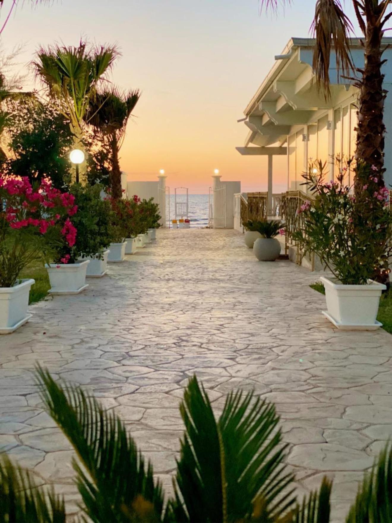 Hotel Corona Beach Peschici Exterior photo