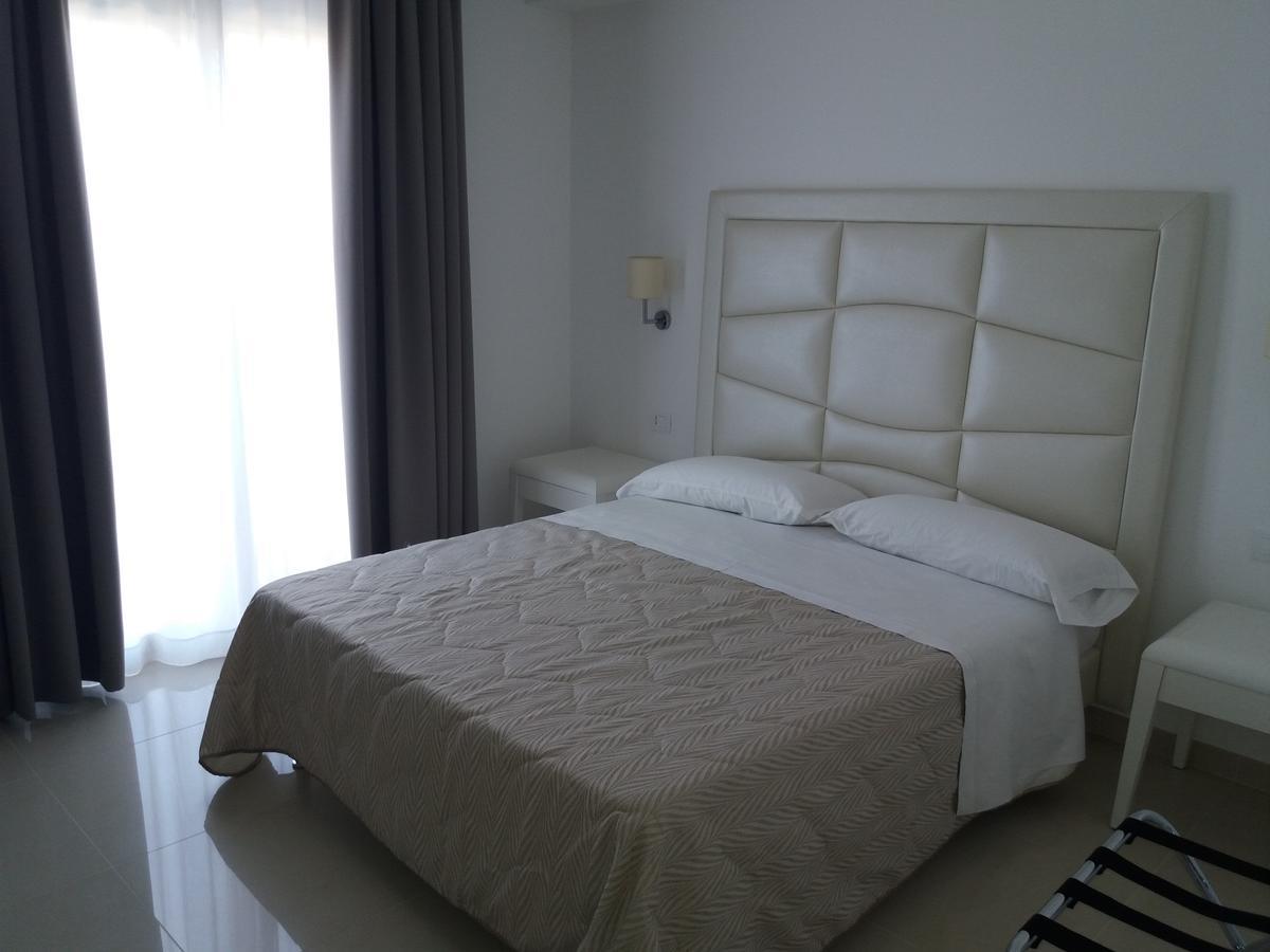 Hotel Corona Beach Peschici Exterior photo