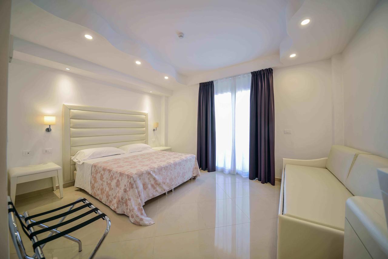 Hotel Corona Beach Peschici Exterior photo